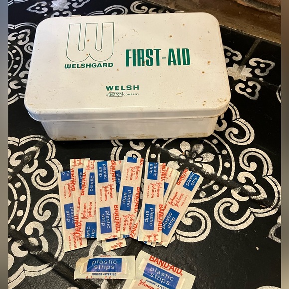 Antique First Aid Metal Case and Original Sealed Supplies Contents - Picture 2 of 12